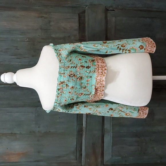 Anthropologie RAGA Shirred Bell Sleeve Crop Top, Size XSMALL, NWT - Picture 2 of 8